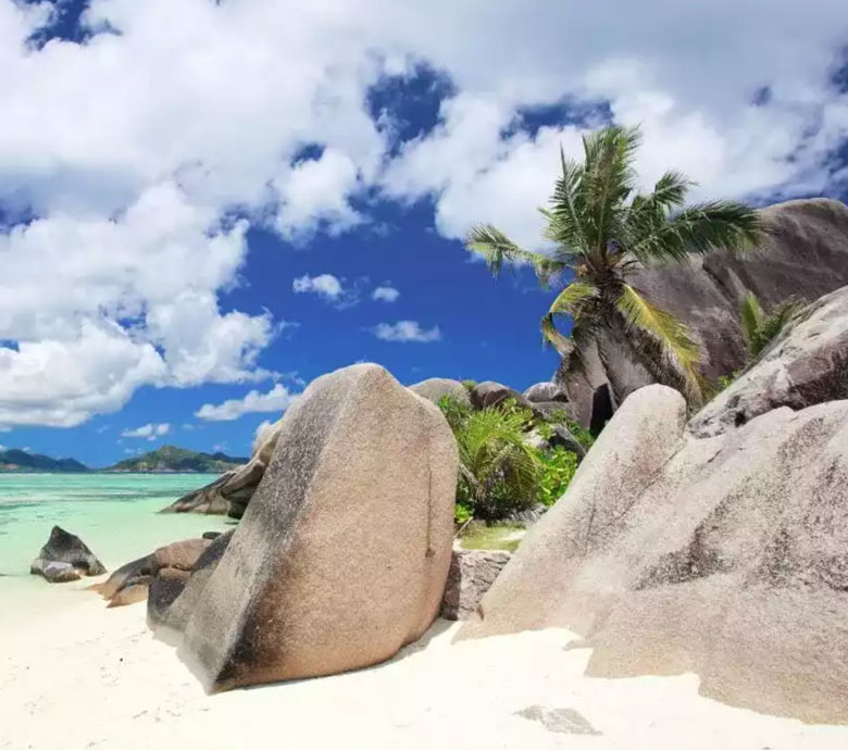 endless-summer-charter-seychelles-information-discover-the-anse-source-dargent-beach.jpg